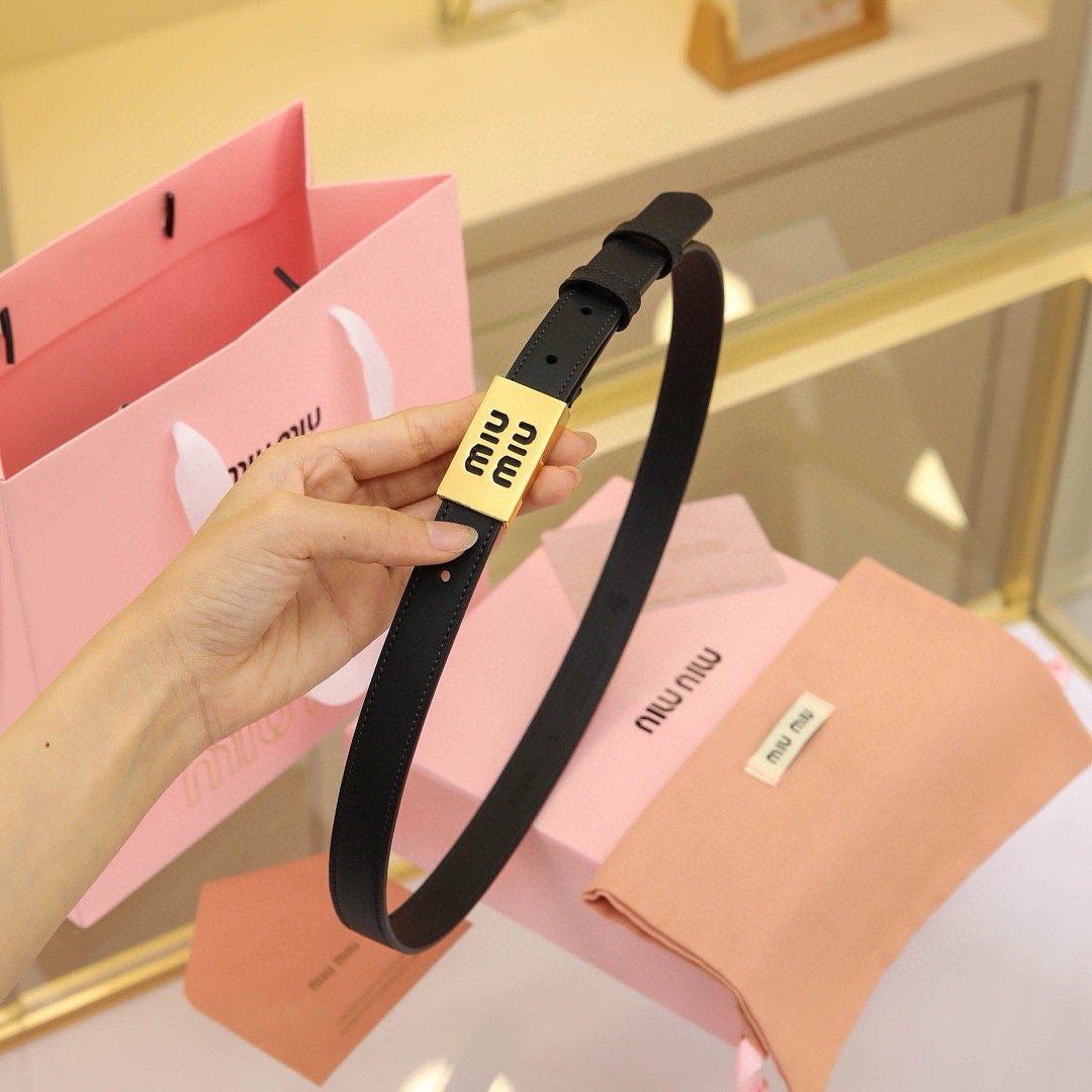 MIU MIU Classic Leather Belt