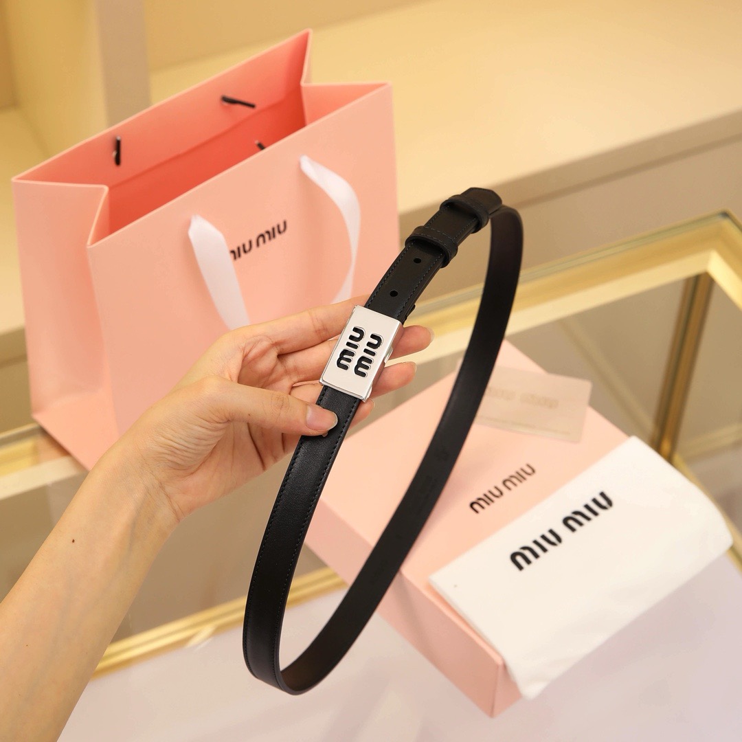 MIU MIU Classic Leather Belt- sliver black