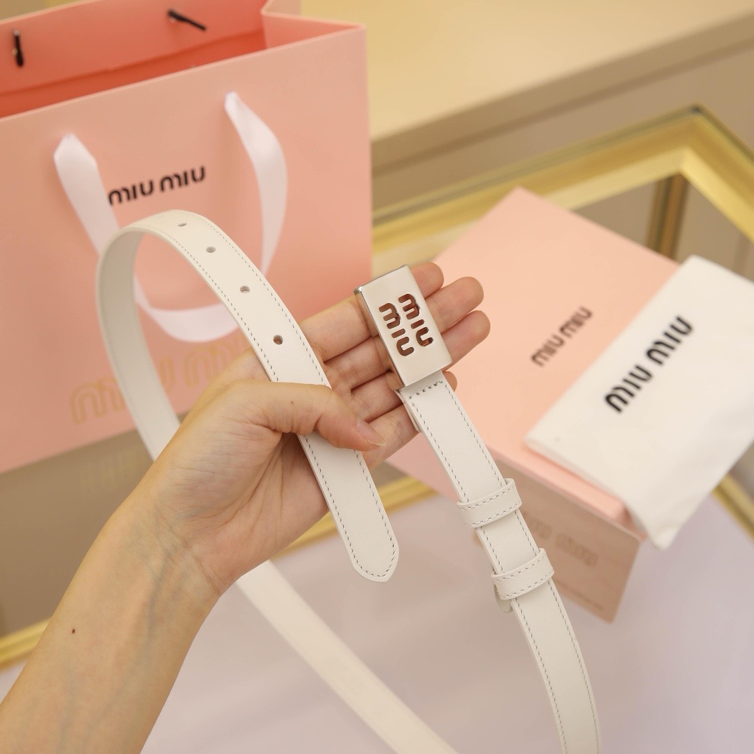 MIU MIU Classic Leather Belt- sliver white