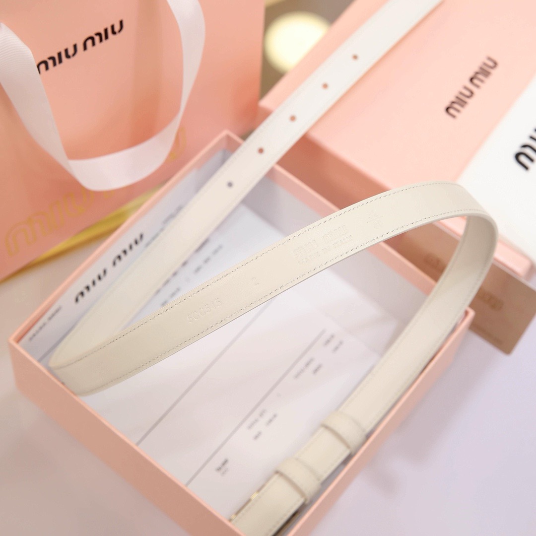 MIU MIU Classic Leather Belt- sliver white