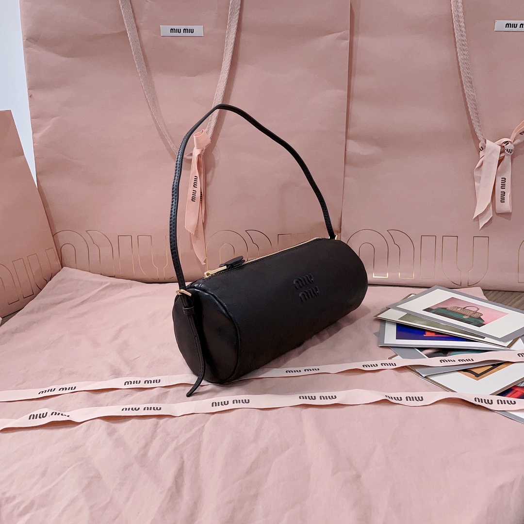 Miu Miu Cylindrical Leather Shoulder Bag | Black |