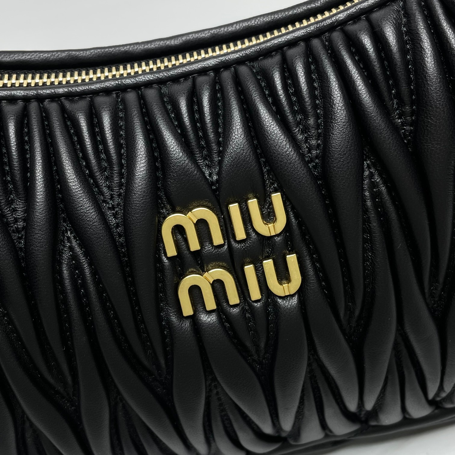Miu Miu "Hobo Wander" handbag Black - Women