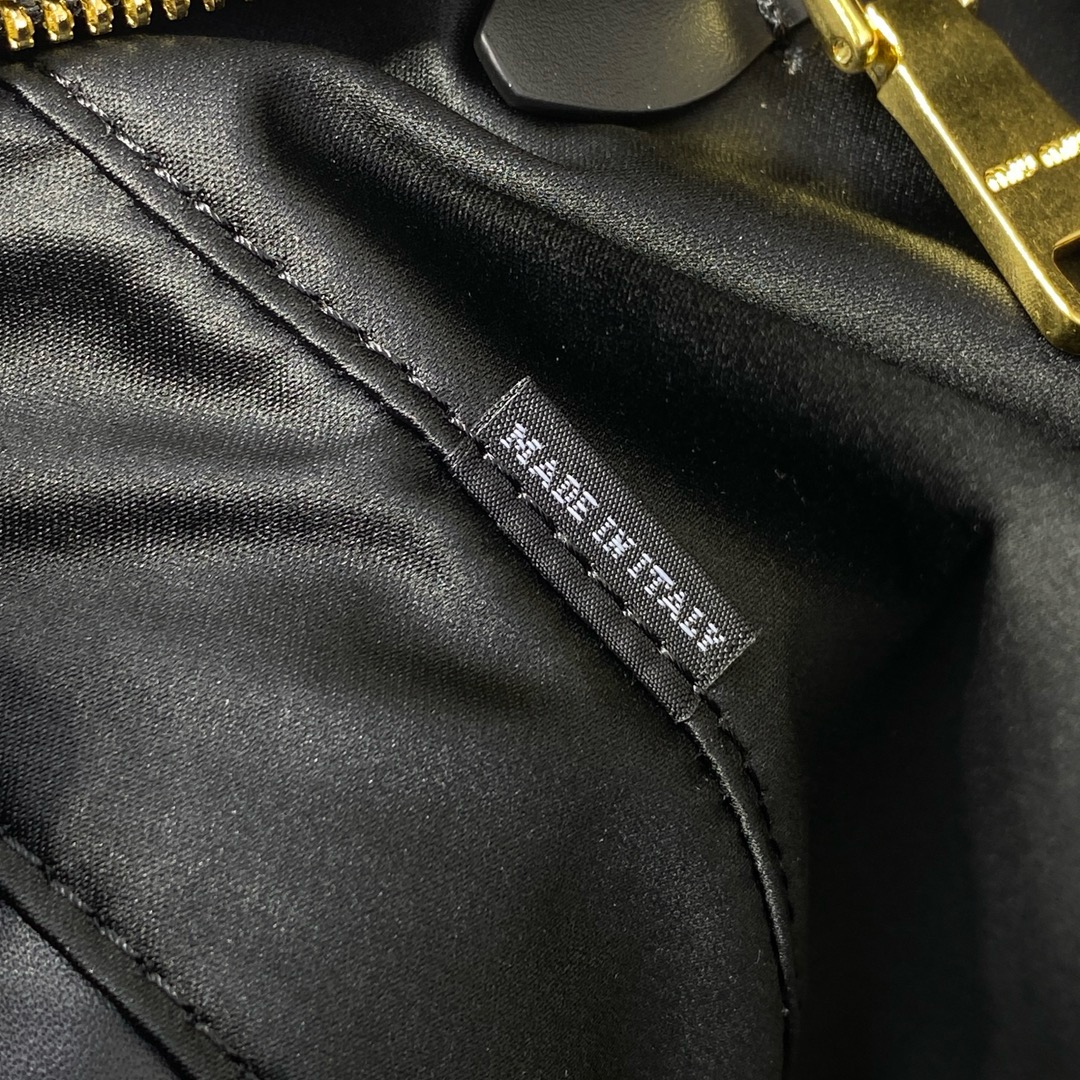 Miu Miu Leather Beau Bag | Black