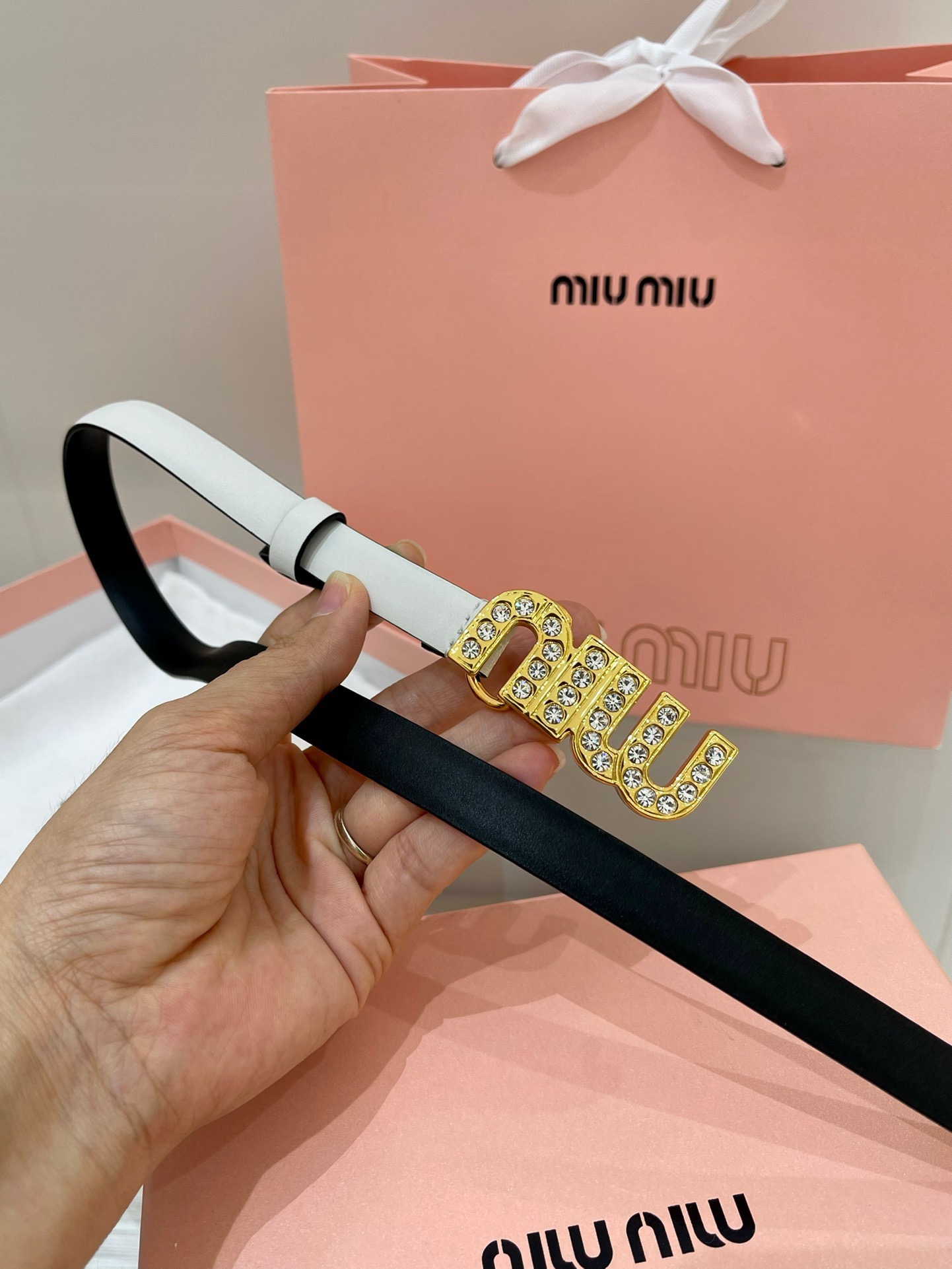 Miu Miu leather belt with a logo-engraved buckle- white
