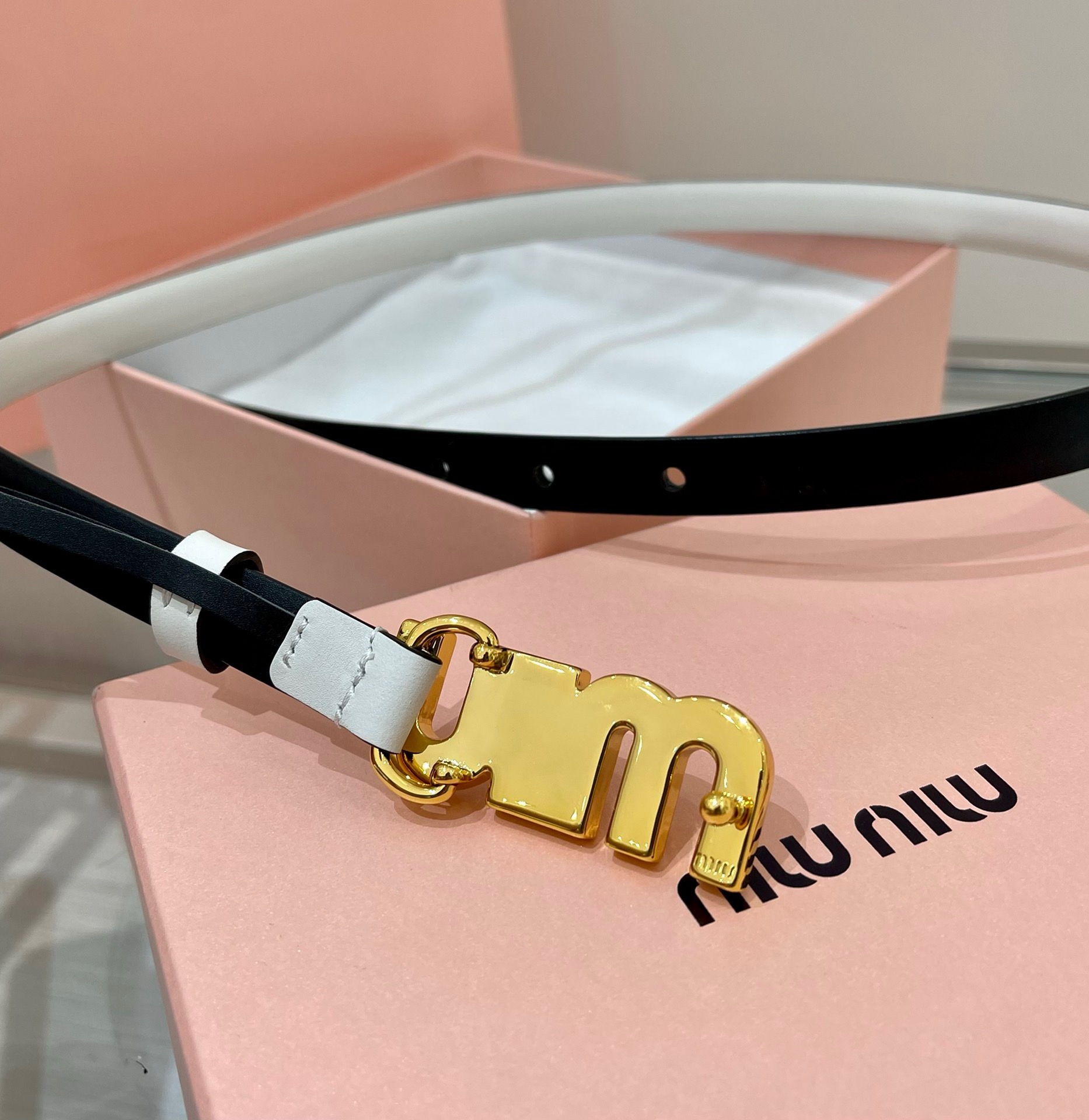 Miu Miu leather belt with a logo-engraved buckle- white