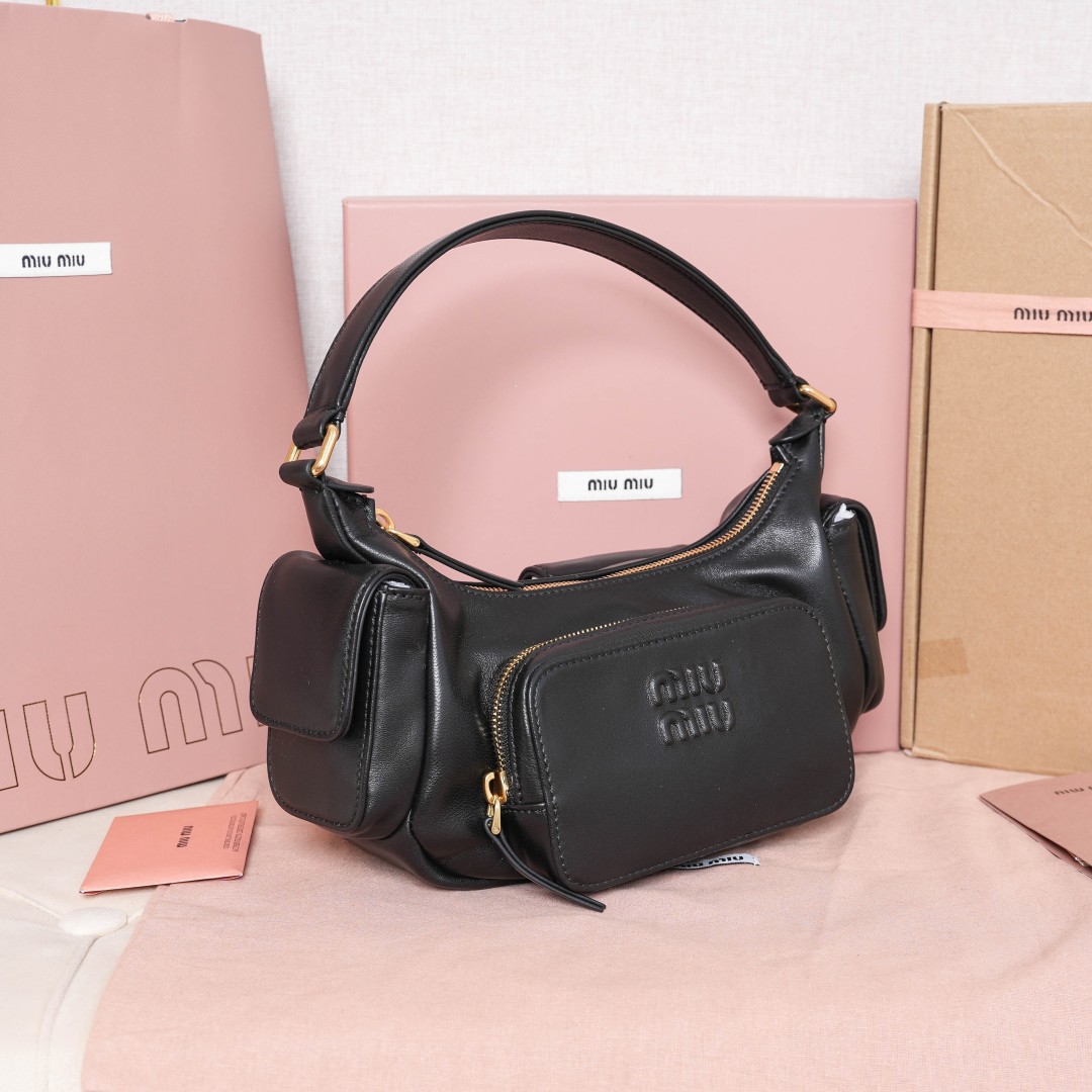 Miu Miu Leather Shoulder Bag | Black