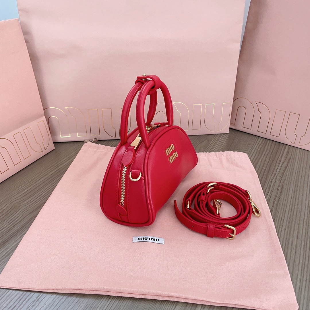Miu Miu Leather Top-Handle Bag - Red |