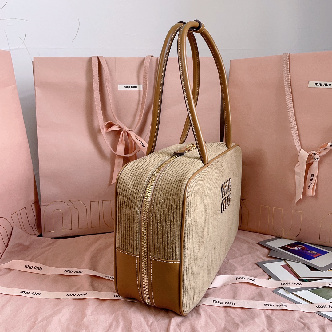 Miu Miu Logo Detailed Zipped Bowling Bag in Metallic