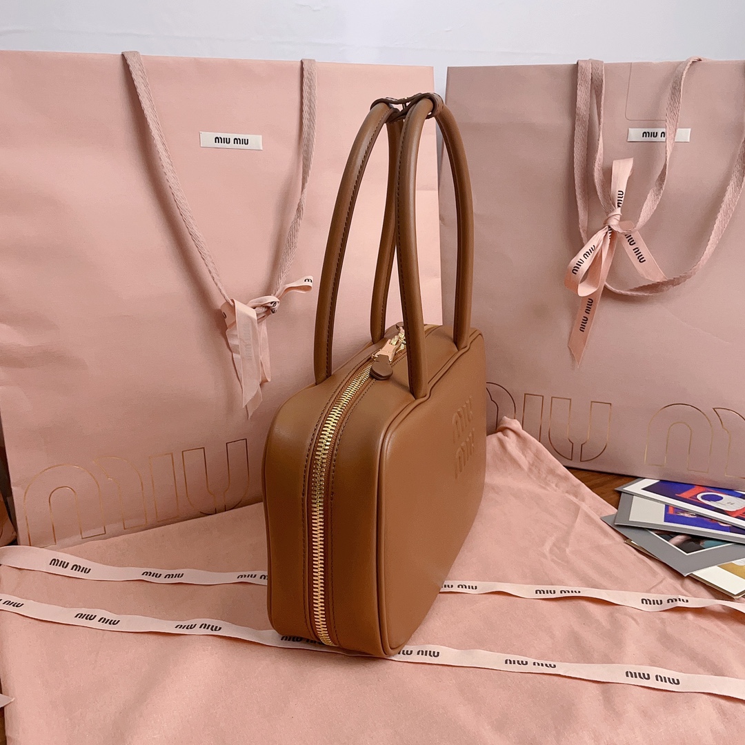 Miu Miu logo-embossed Leather Shoulder Bag | Brown