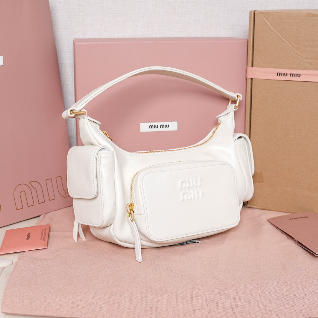 Miu Miu logo-embossed Leather Shoulder Bag | White