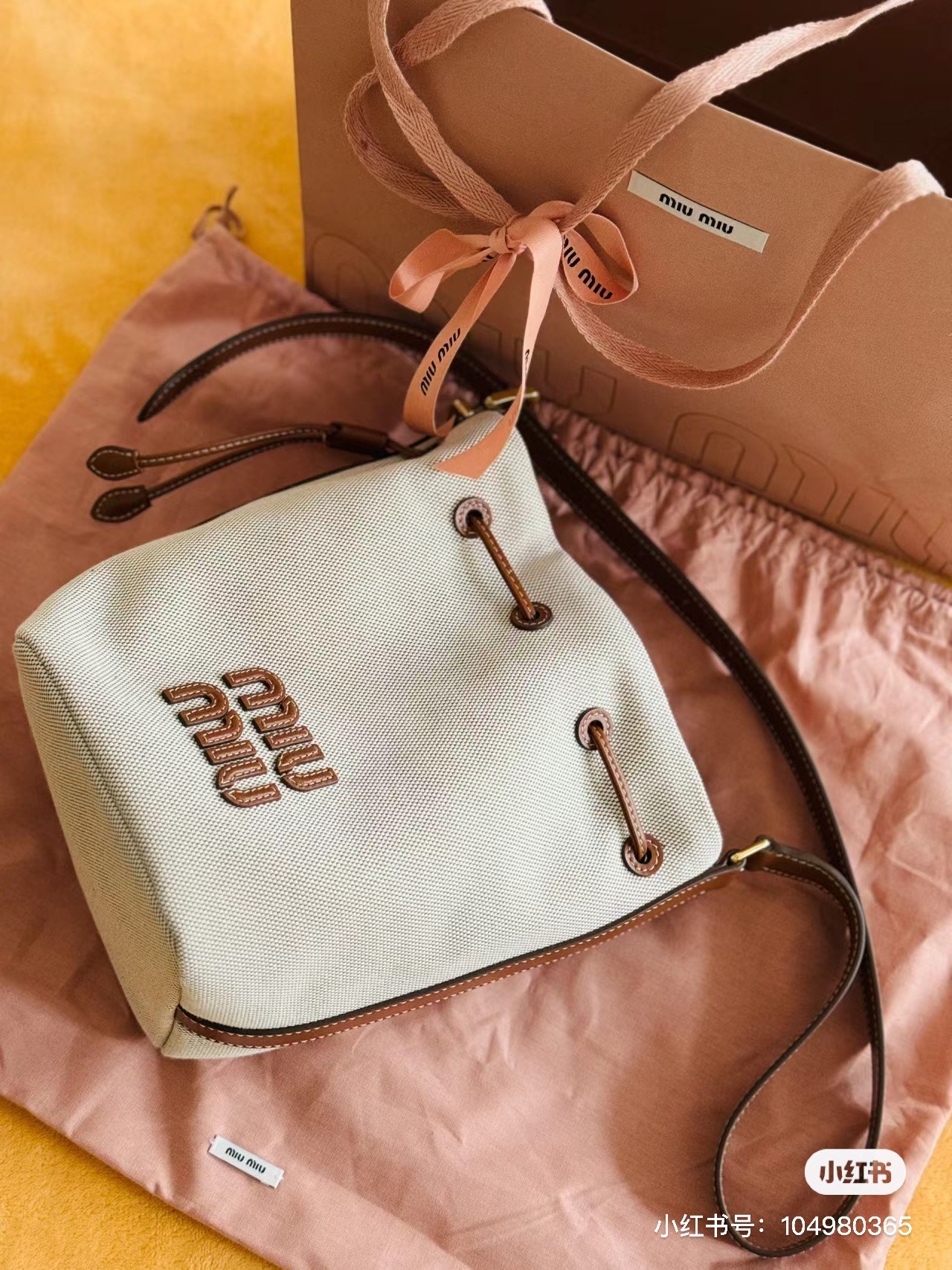 Miu Miu  Logo leather-trimmed bucket bag in beige - Miu Miu | Miu Miu 01049