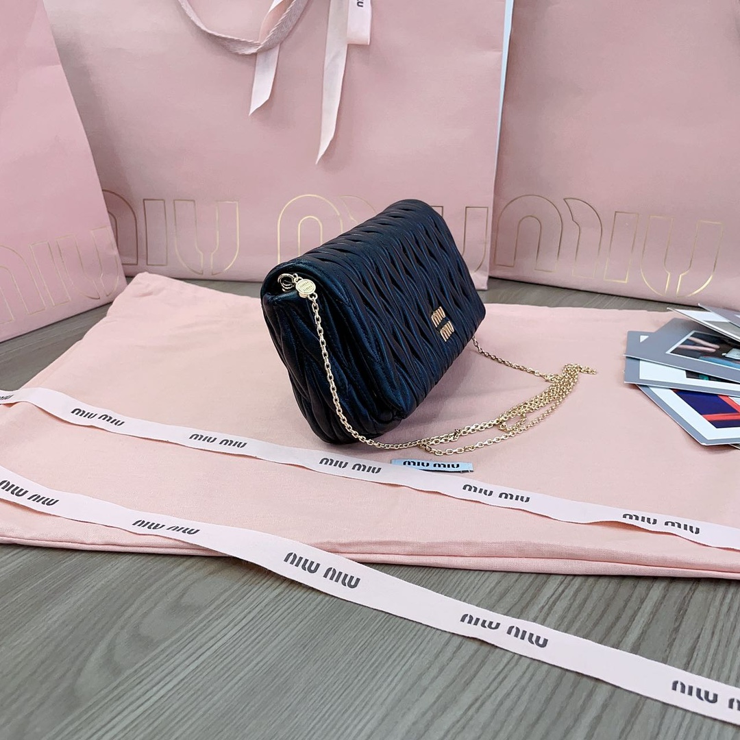 Miu Miu matelassé-effect Mini Bag | Black