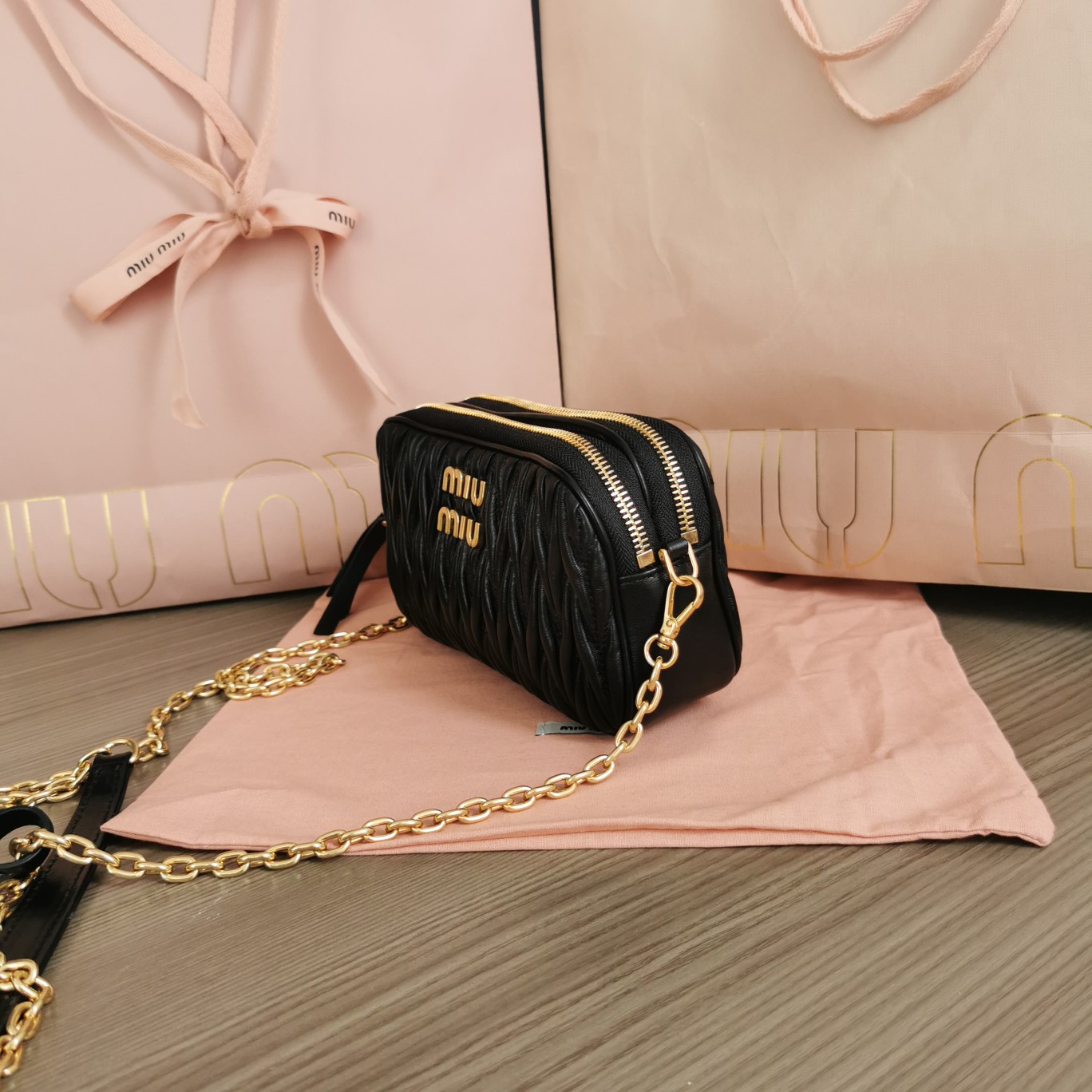 Miu Miu Matelassé Leather Tote Bag | Black | F Miu Miu 00139