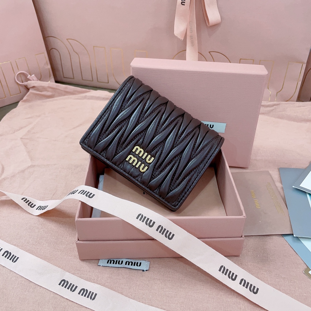 Miu Miu Matelasse Nappa Leather Wallet Black BROWN