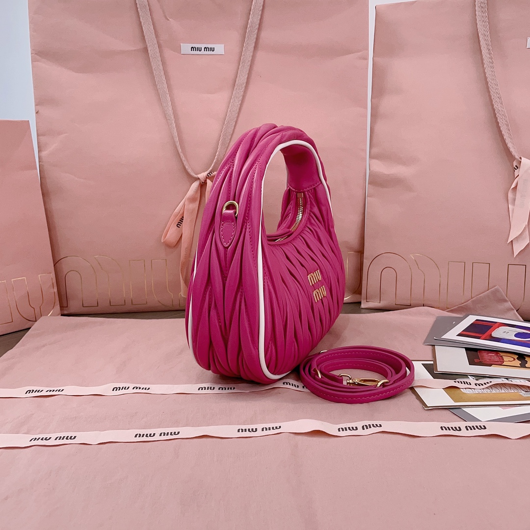 Miu Miu Mini Wander Matelassé Shoulder Bag | Pink |