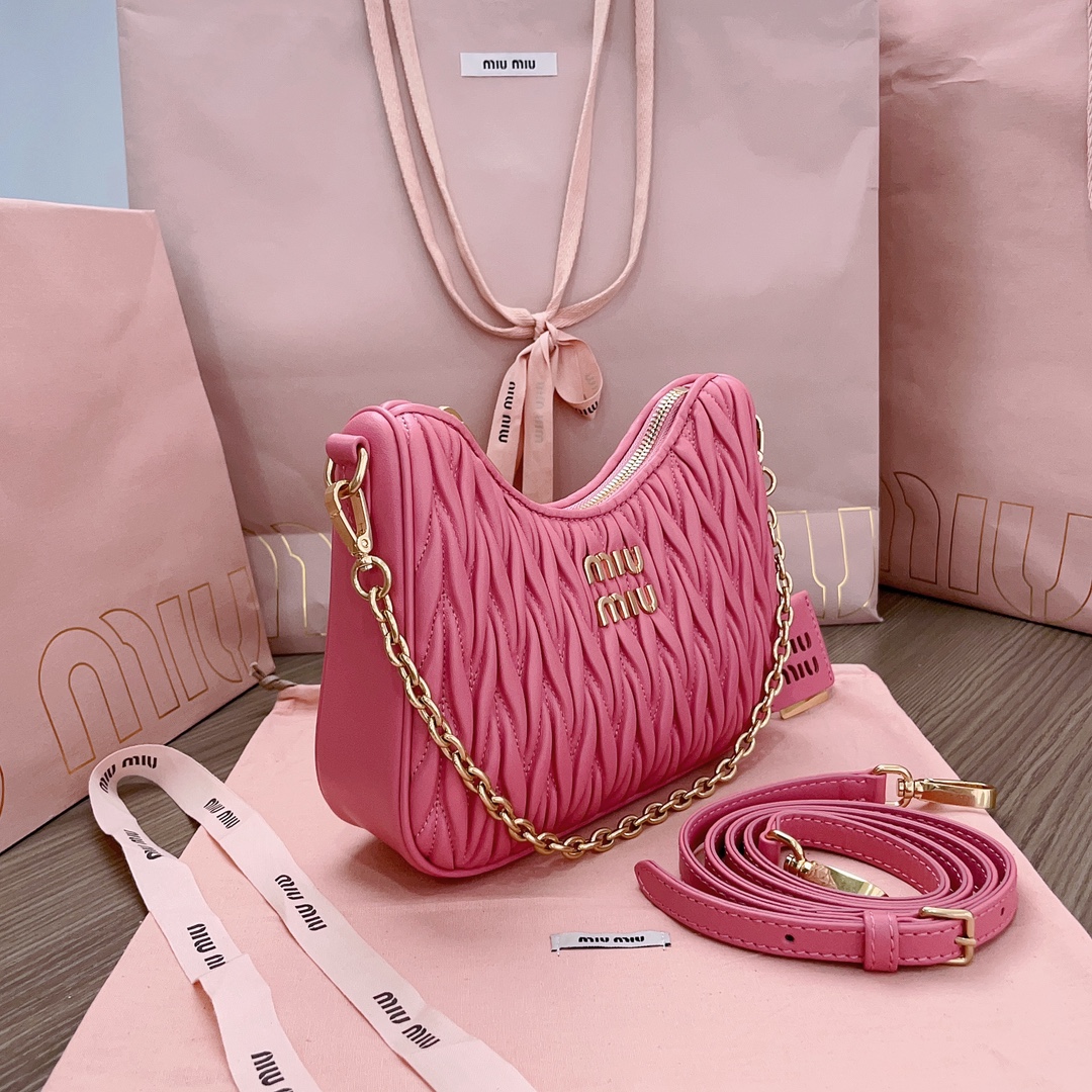 Miu Miu Mini Wander Matelassé Shoulder Bag | Pink