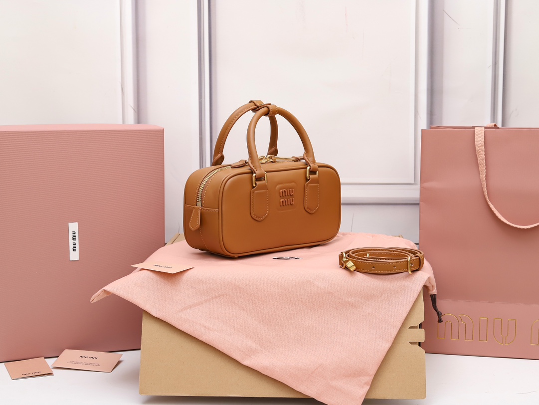 Miu Miu Padded Leather Top-Handle Bag brown- Nero