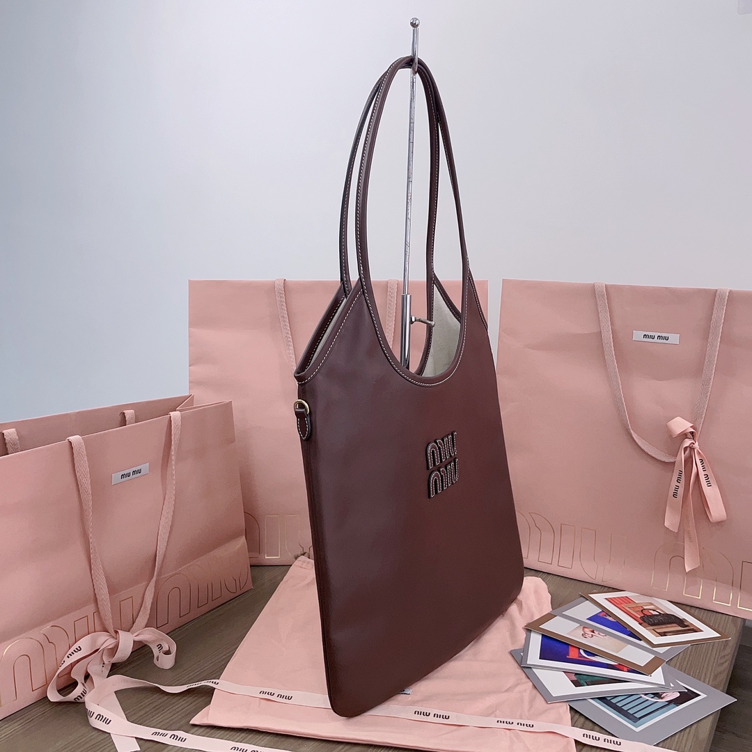 Miu Miu Patent Leather Ivy 2024 - Black Totes, Handbags