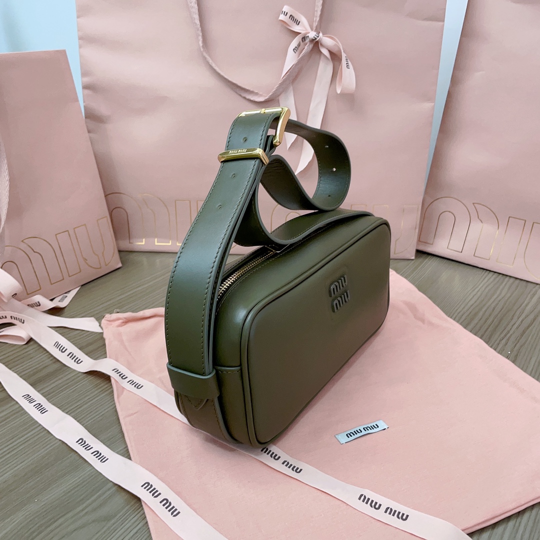 Miu Miu Shoulder Strap Camera Handbag in Miltare  bag green Miu Miu 05199