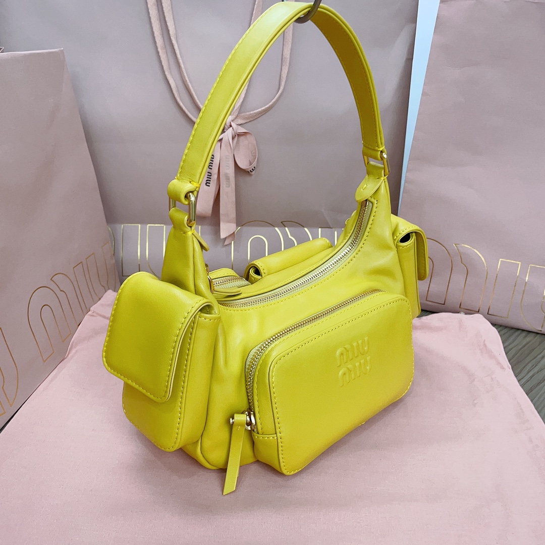 Miu Miu Signature Nappa Leather Pocket Vintage - Green