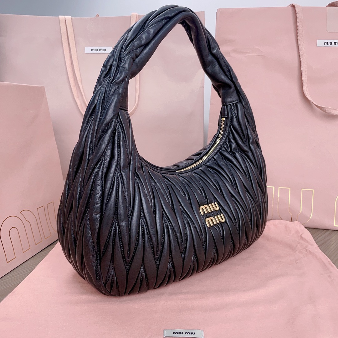 Miu Miu Wander Matelassé Leather Tote Bag | Black |