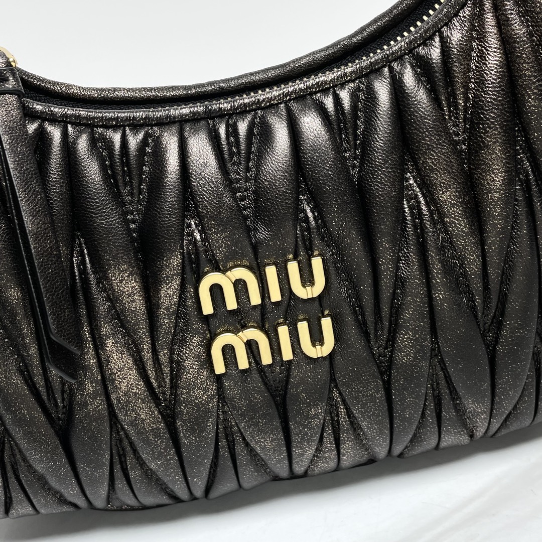 Miu Miu Wander Pleated top-handle Bag | Black |