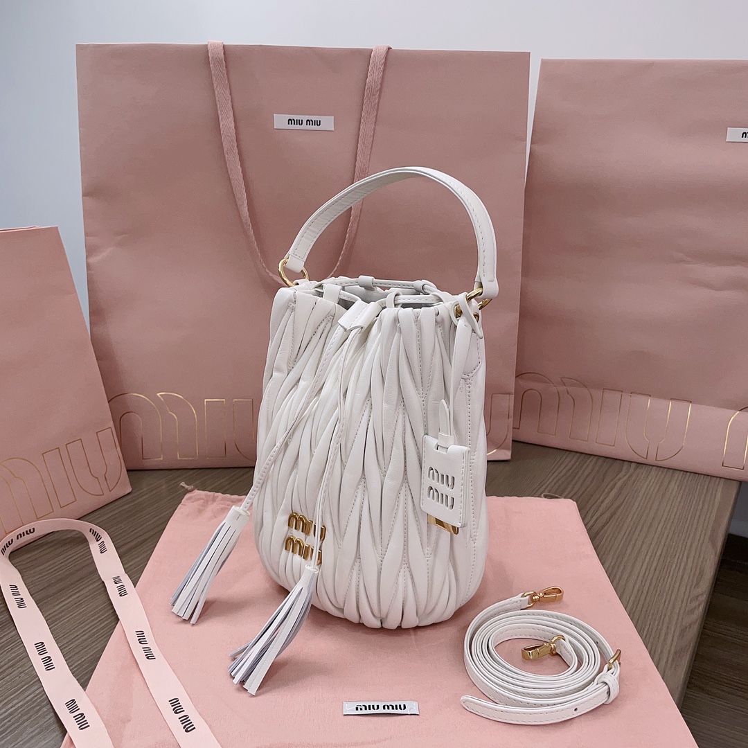 Miu Miu White Matelassé Nappa Leather Bucket Bag | Miu Miu