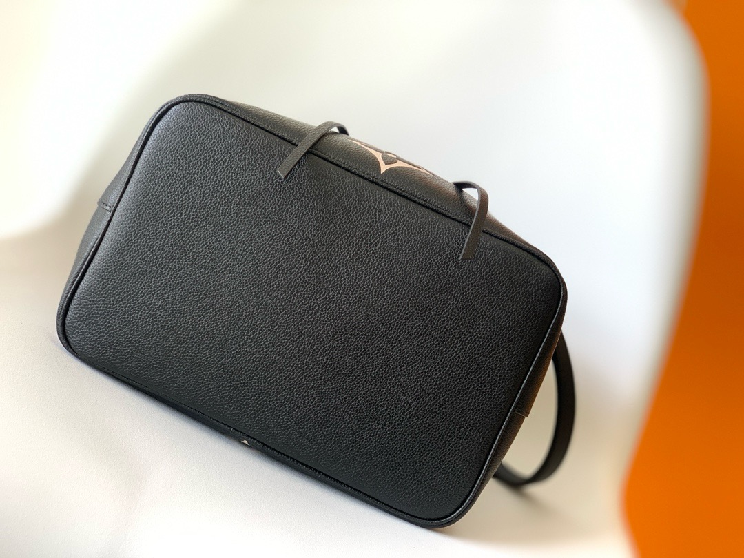 NéoNoé MM Bicolor Monogram Empreinte Leather Bag Black – Bag | LOUIS VUITTON
