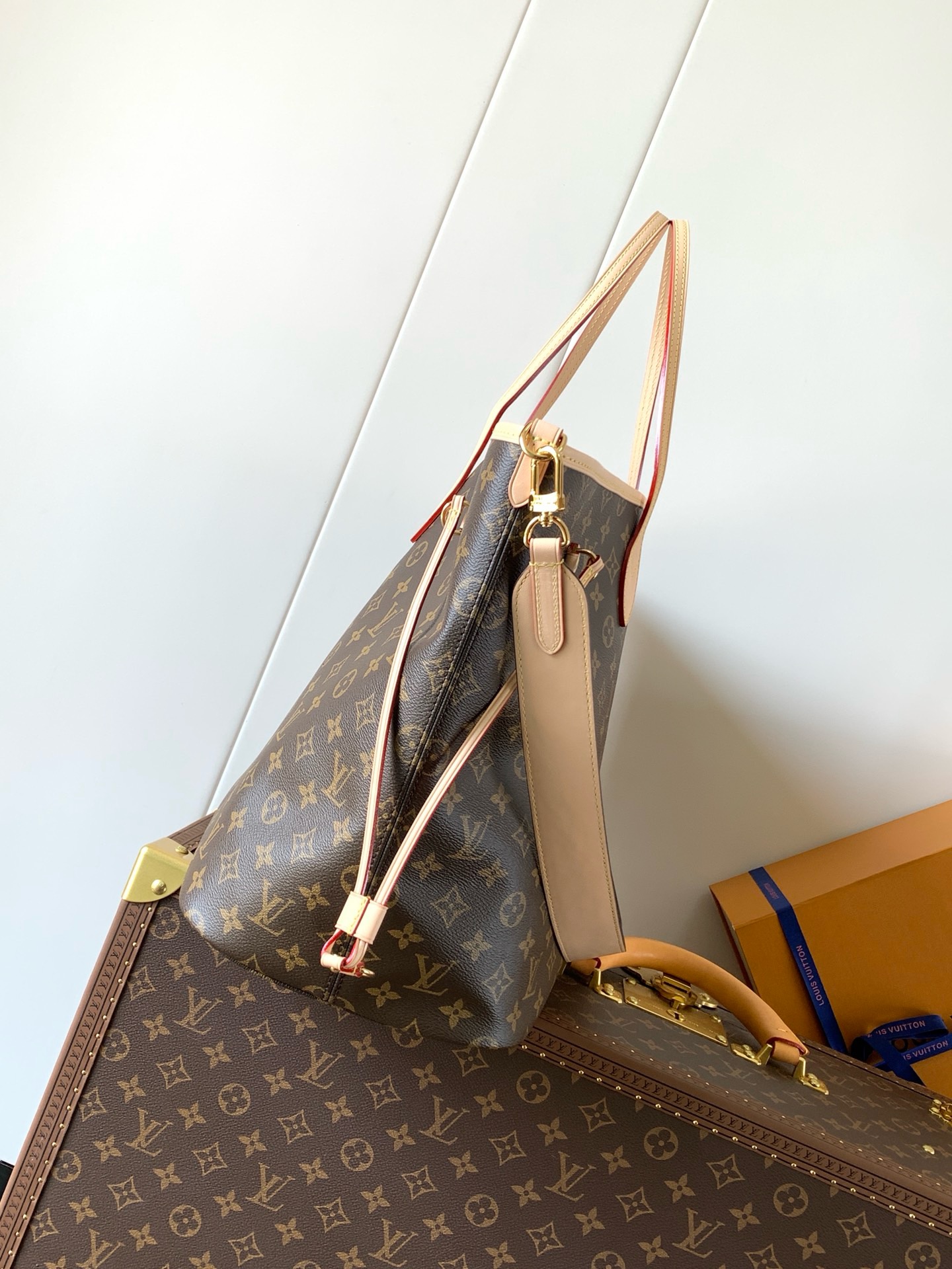 Neverfull Bandoulière Inside Out MM Monogram Red Bag – Women’s Handbag | LOUIS VUITTON