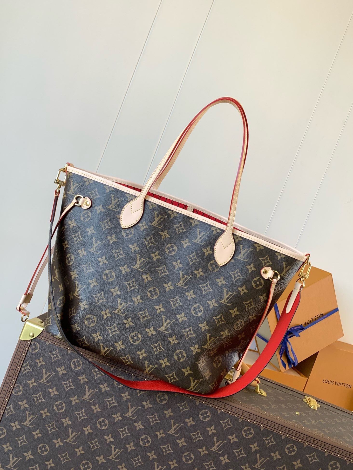 Neverfull Bandoulière Inside Out MM Monogram Red Bag - Women's Handbag | LOUIS VUITTON