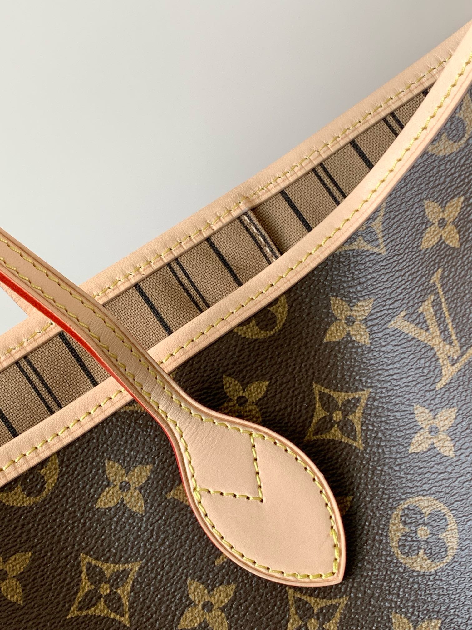 Neverfull Bandoulière Inside Out MM Monogram Red Bag – Women’s Handbag | LOUIS VUITTON