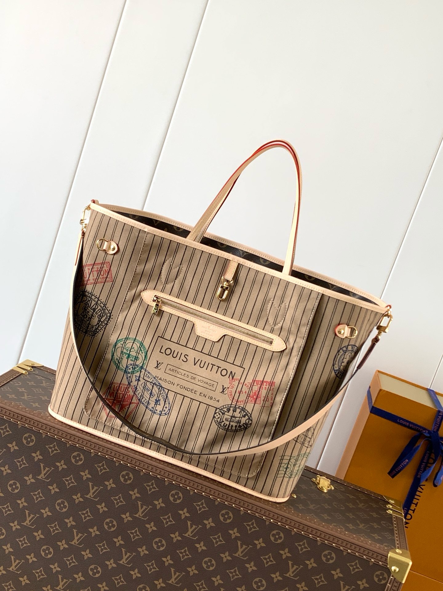 Neverfull Bandoulière Inside Out MM Monogram Red Bag – Women’s Handbag | LOUIS VUITTON