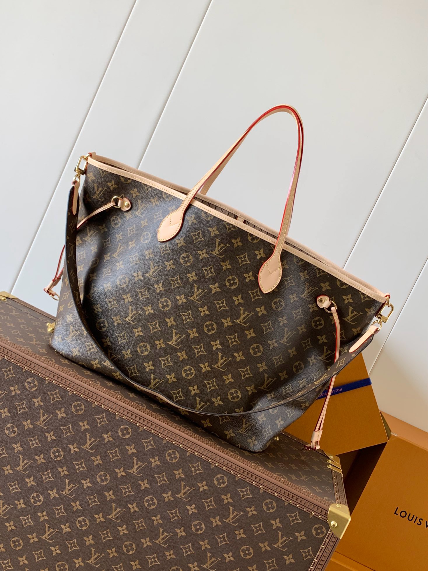 Neverfull Bandoulière Inside Out MM Monogram Red Bag – Women’s Handbag | LOUIS VUITTON