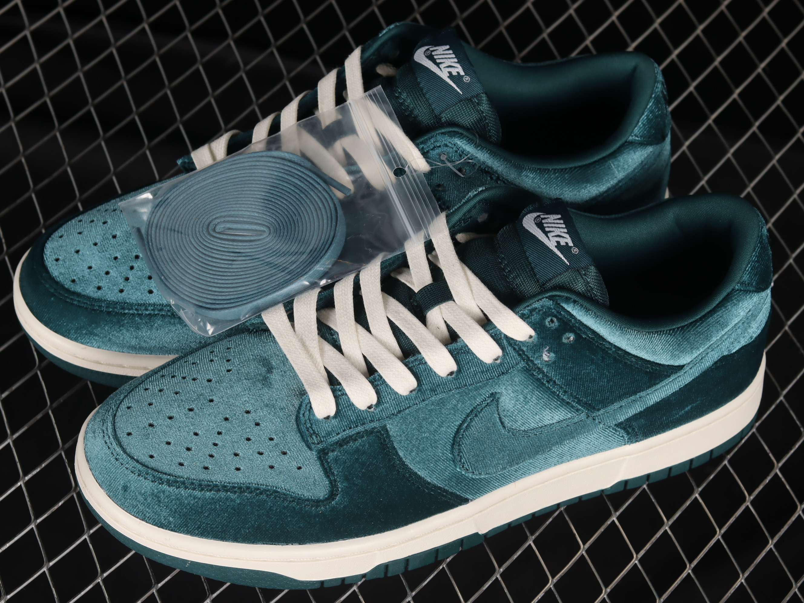 womens nike shoes teal