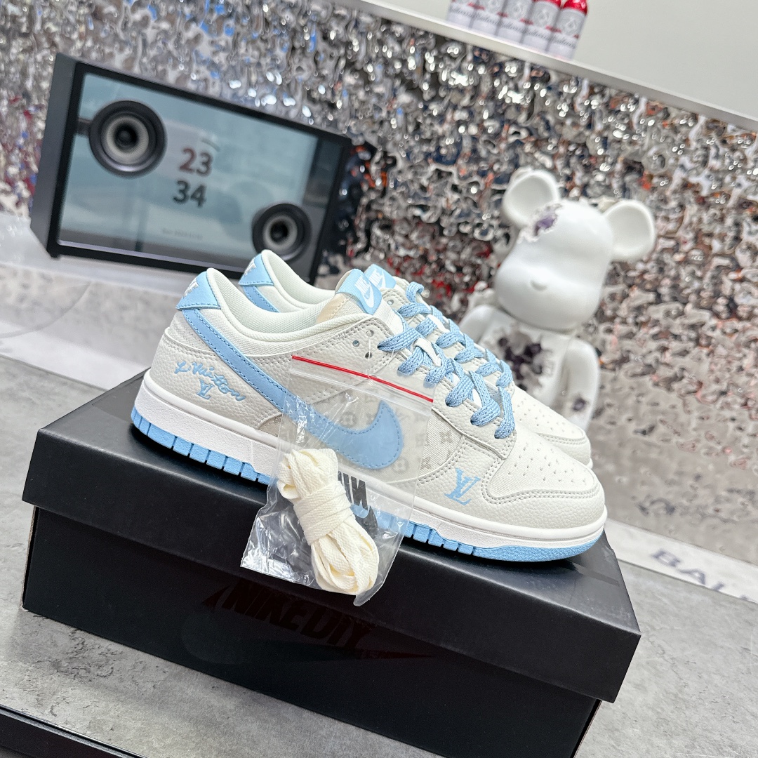 Nike Low Top Ice Blue Sneakers