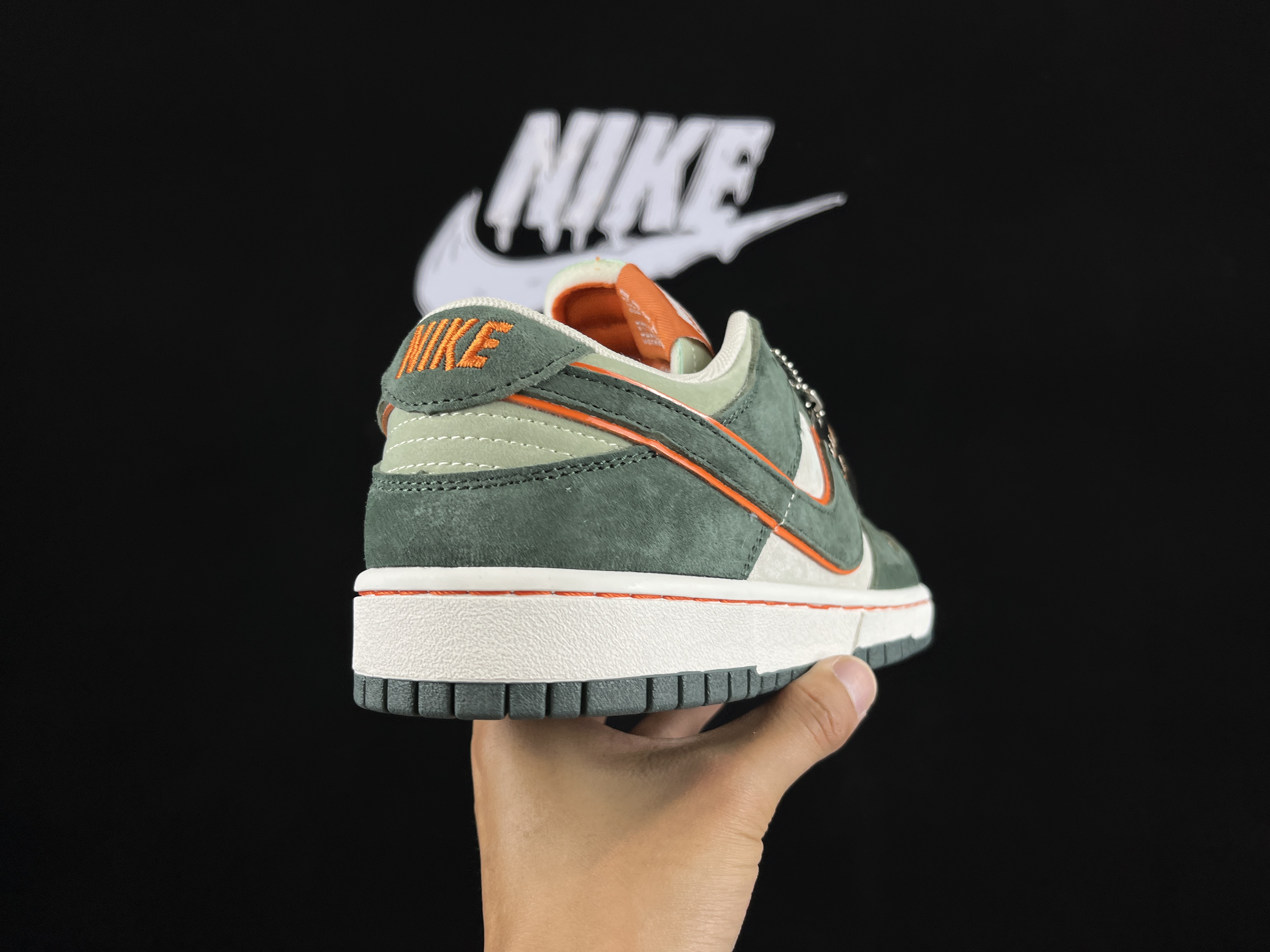 Nike SB Dunk Low x Otomo Katsuhiro “Steamboy OST”