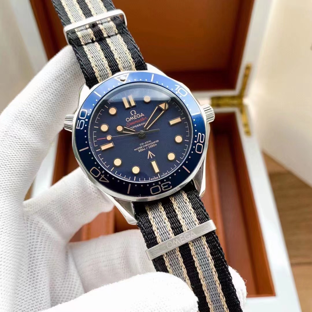 Omega Seamaster Diver 300m Green Blue On