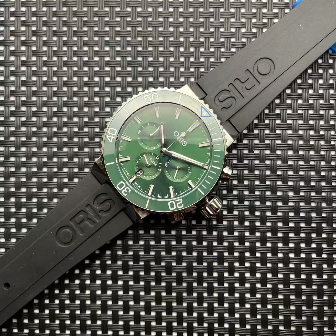 dial Oris Aquis Green Chronograph - Oris Aquis Chronograph Green Dial - Image 2