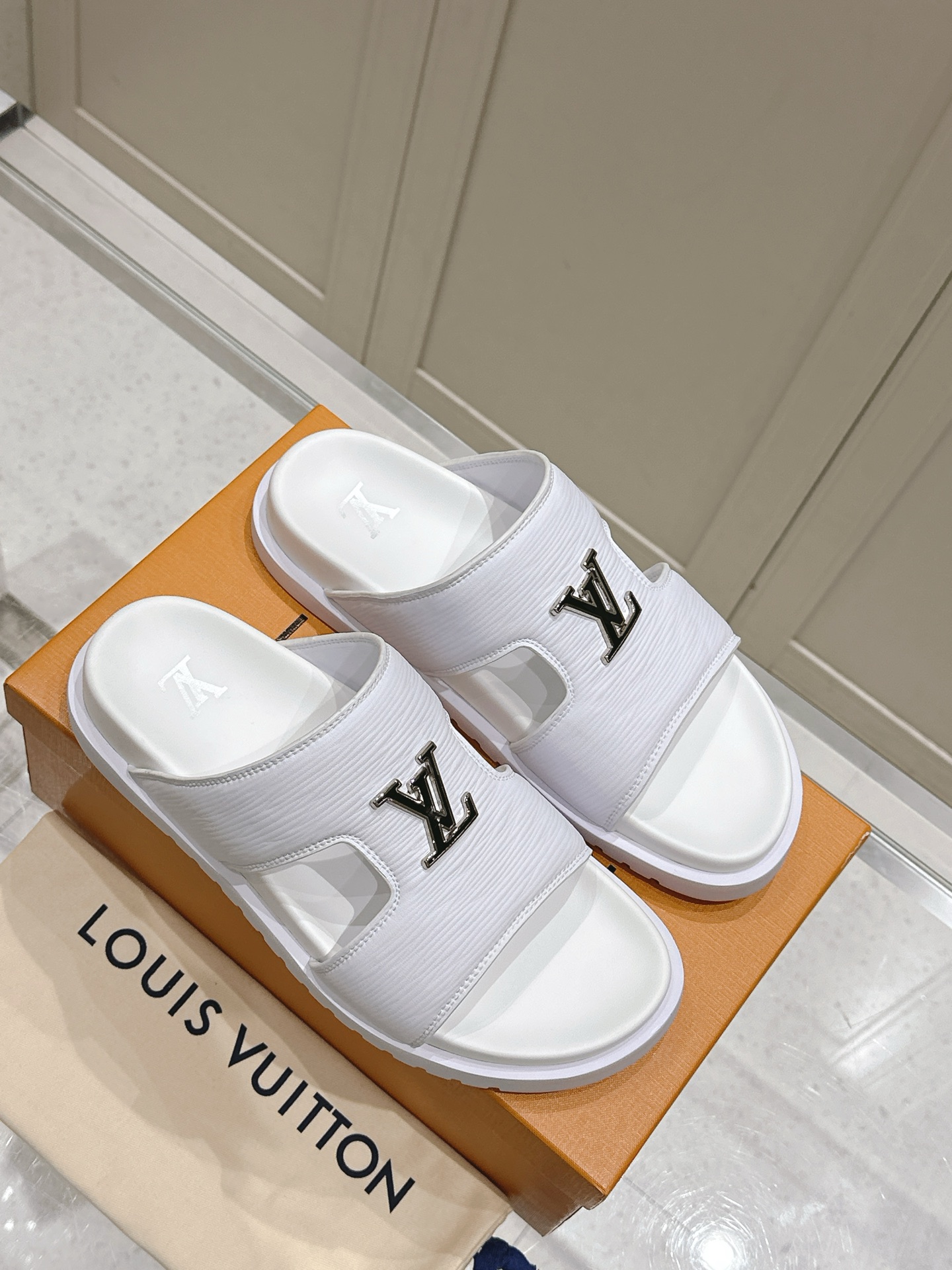 ouis Vuitton White LV Logo Slide Sandals