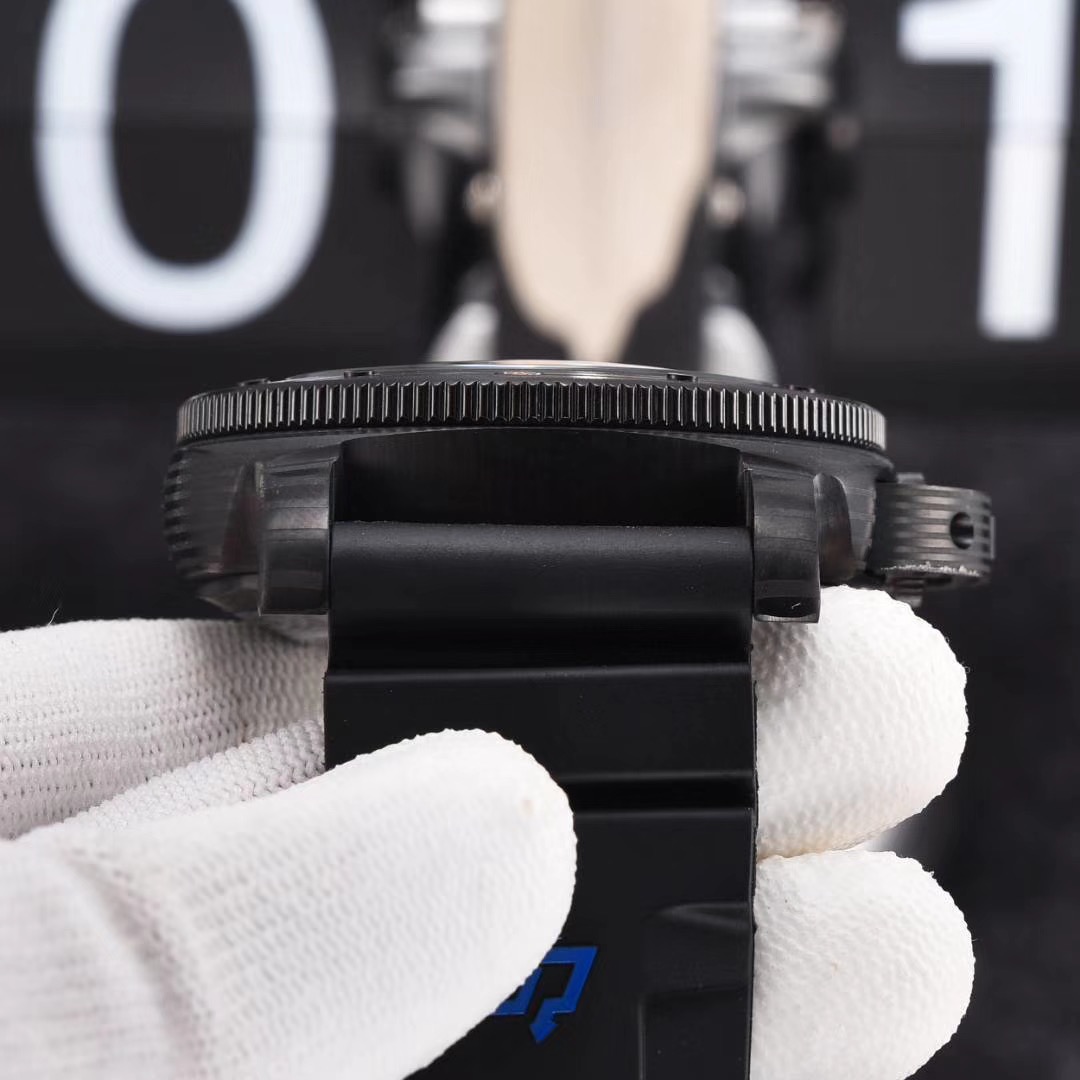 Panerai Carbotech Black 47mm - Panerai Luminor Submersible Carbotech - Image 4