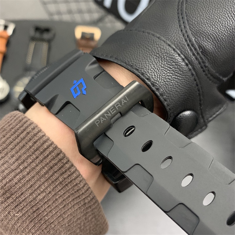 Panerai Carbotech Black Rubber - Panerai Luminor Submersible Carbotech - Image 3