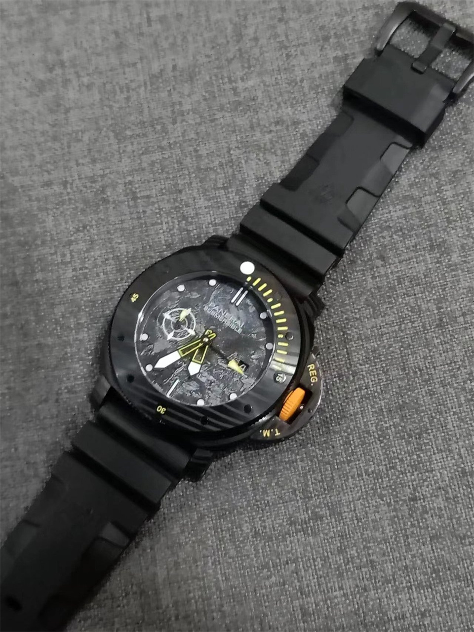 luminor Panerai Carbon Black Rubber - Panerai Luminor Marina Carbon - Image 2