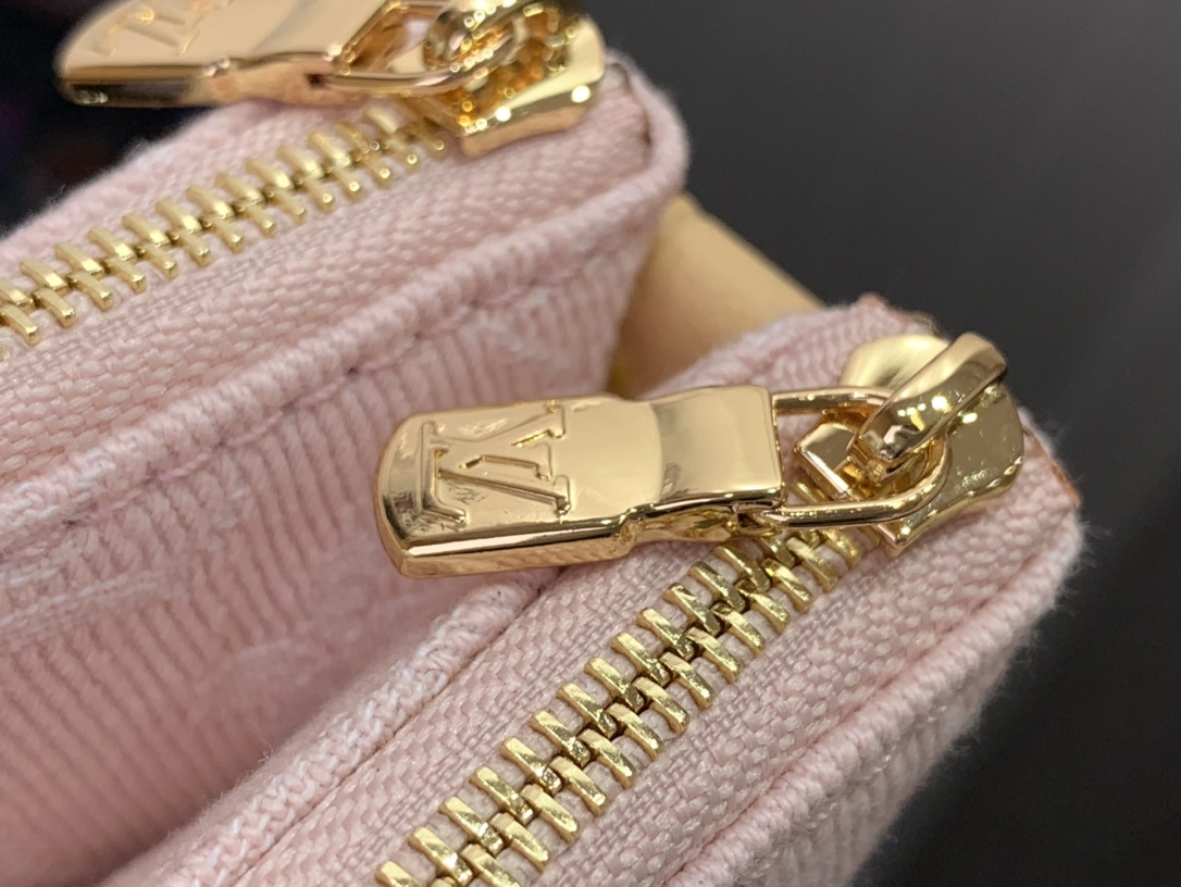 Pochette Liv Monogram Denim – Louis Vuitton