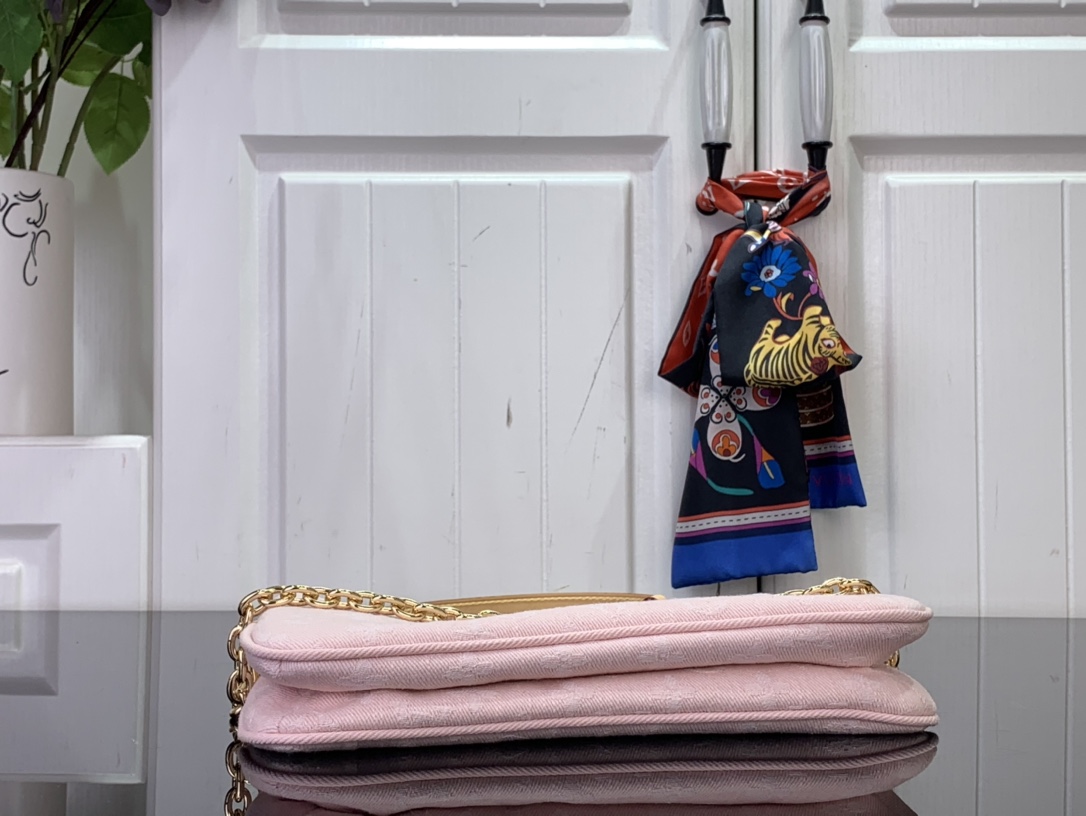 Pochette Liv Monogram Denim – Louis Vuitton