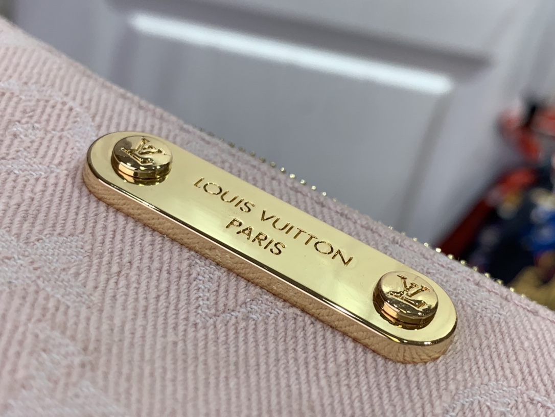 Pochette Liv Monogram Denim – Louis Vuitton