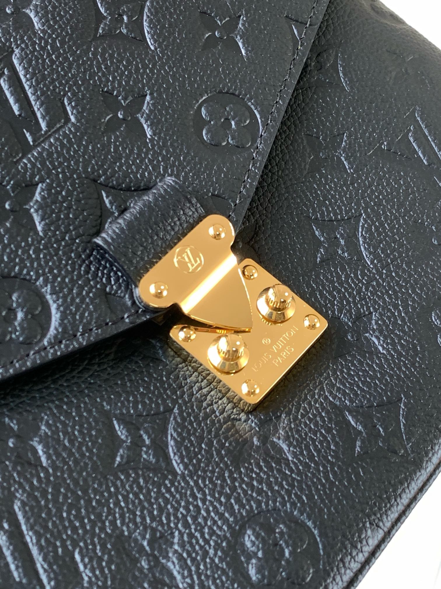 Pochette Métis East West Monogram Empreinte Black Bag – Bag | LOUIS VUITTON