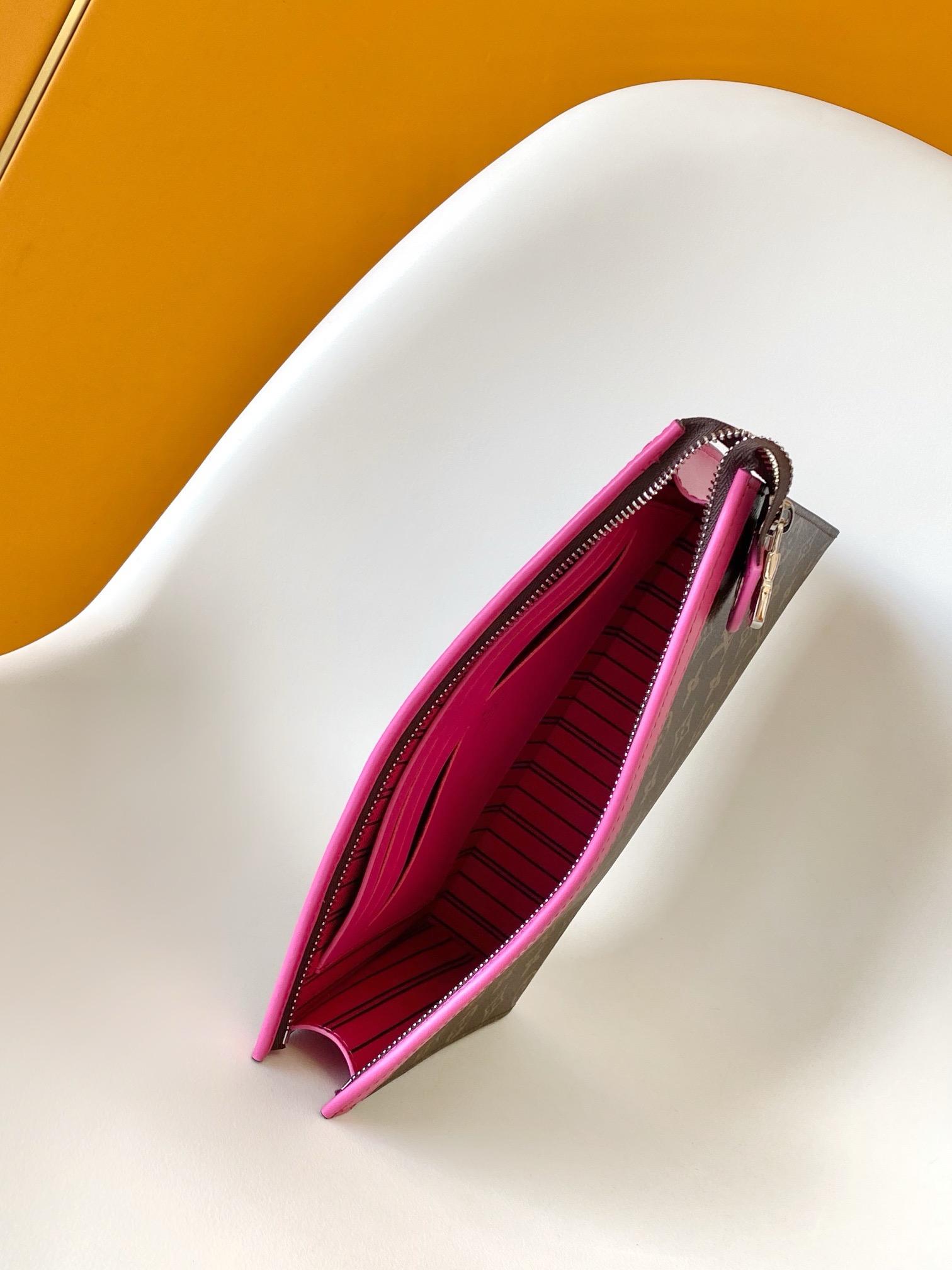 Pochette Voyage MM G73 - Holiday Gifts for Him - M12818 | LOUIS VUITTON