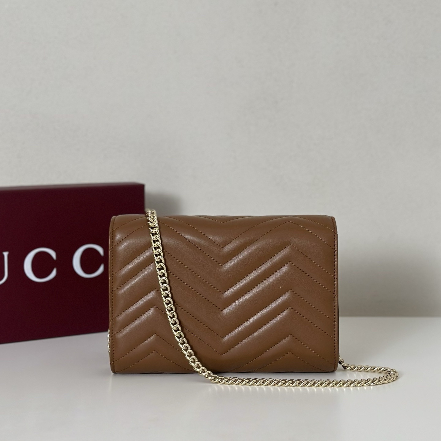 Portefeuille sur chaîne GG Marmont en cuir noir | GUCCI