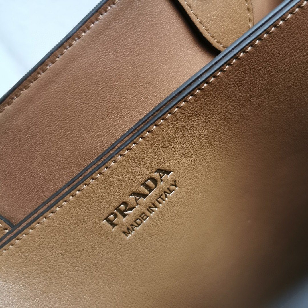 Prada Women´s Brown Buckle Leather Bag Others –