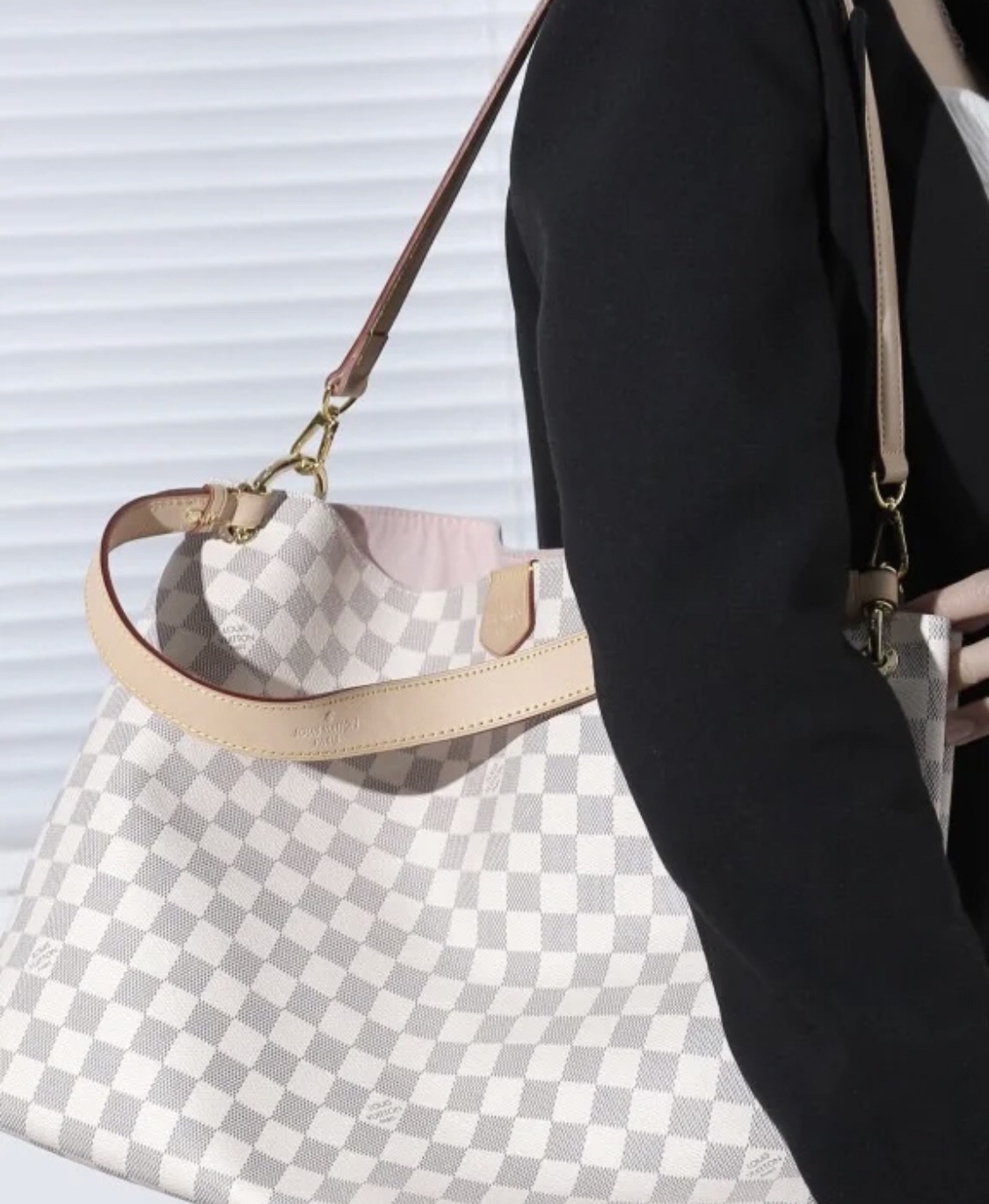 Pre-owned Louis Vuitton Graceful MM Damier Azur Pink Ballerine Interior